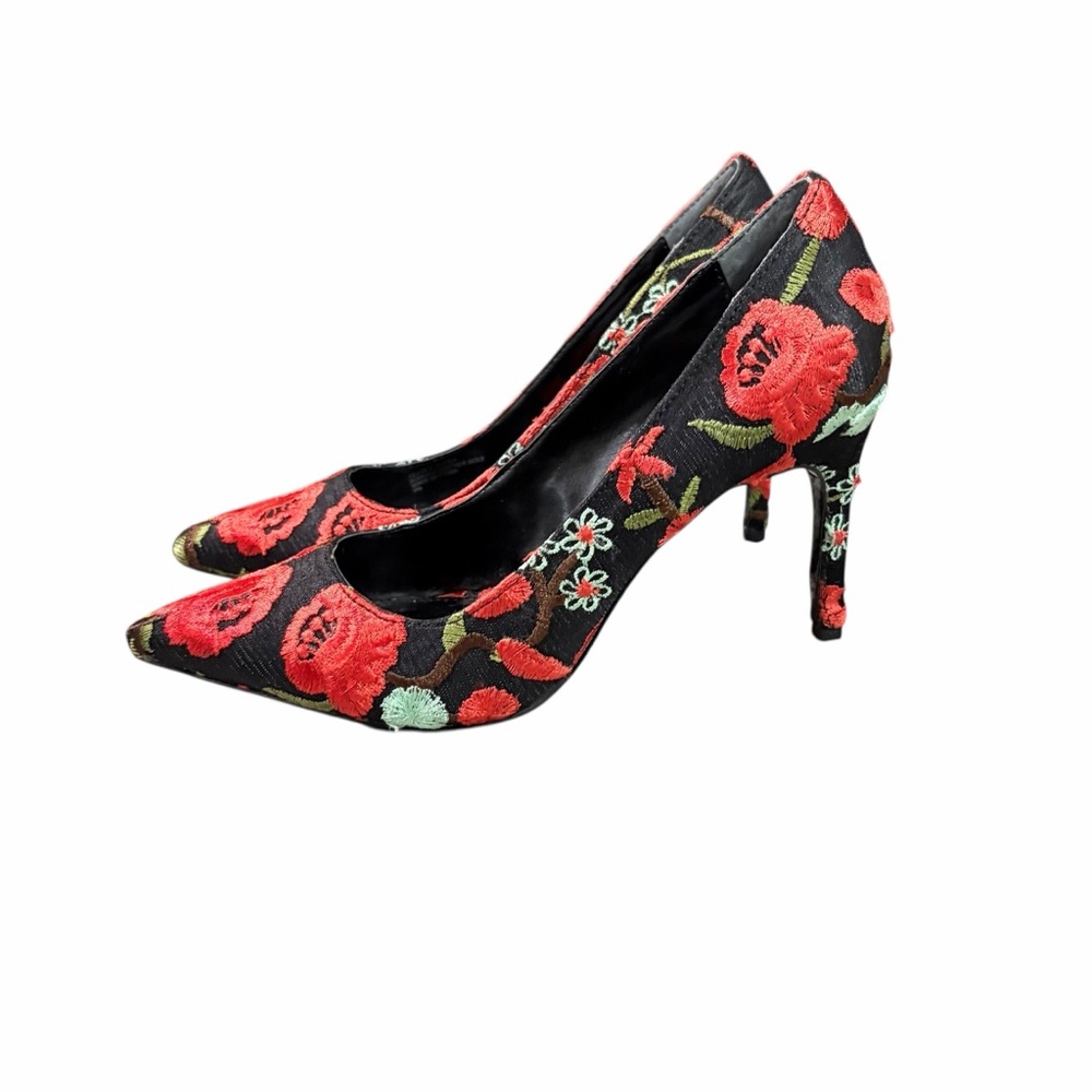 CHARLES DAVID RED FLORAL EMBROIDERED POINTED TOE HEELS SIZE 9 - Picture 12 of 15